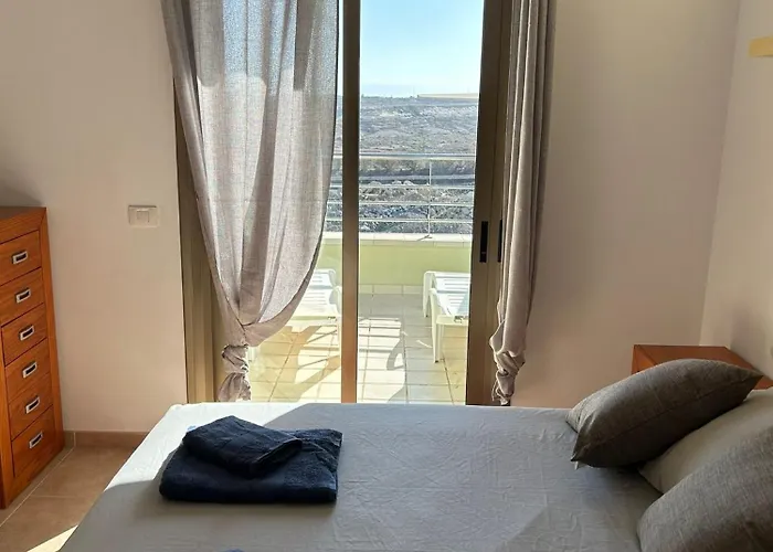 Montana Roja Patios * El Médano